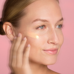 The Jojoba Company Illuminating Tinted Moisturiser SPF15 Light
