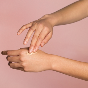 The Jojoba Company Illuminating Tinted Moisturiser SPF15 Light