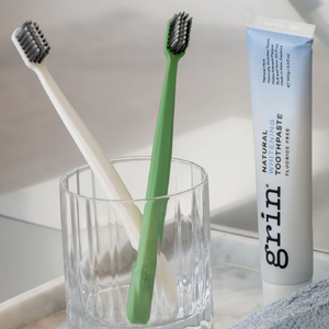 Pro Ultimate Whitening Toothbrush (Soft)