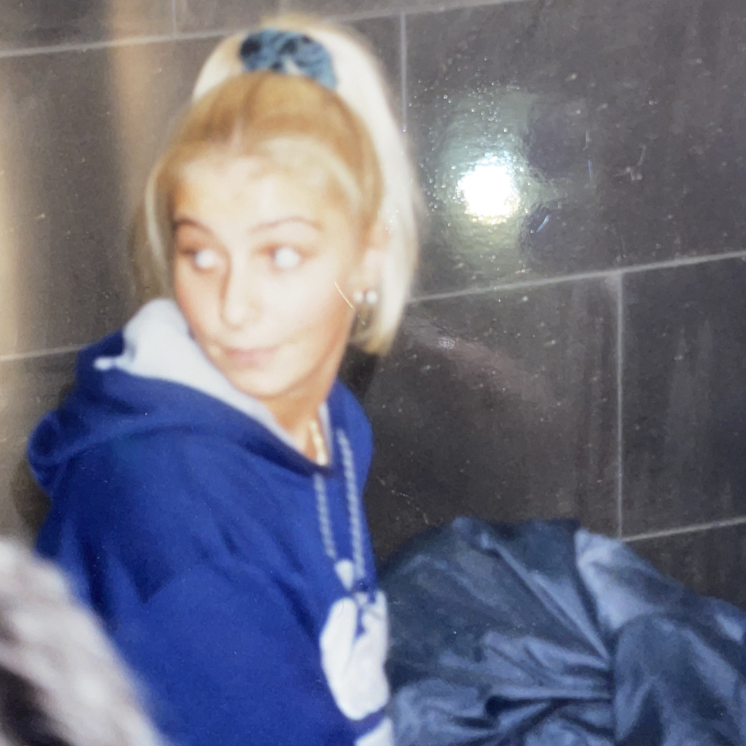 Aida and family arriving at Melbourne Airport in December 1995